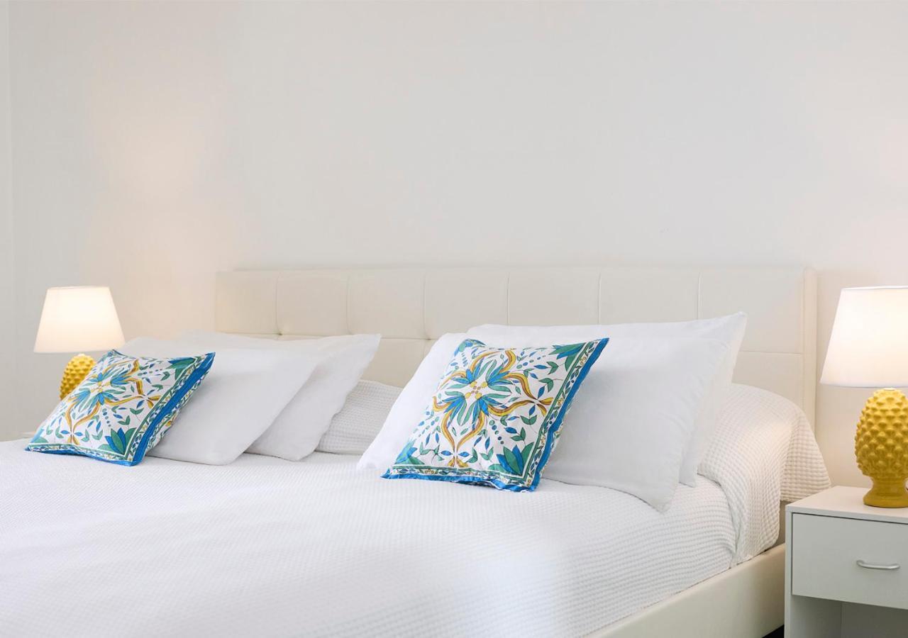 Casa Intiso - Two Double Bedroom Apartment Positano Bagian luar foto