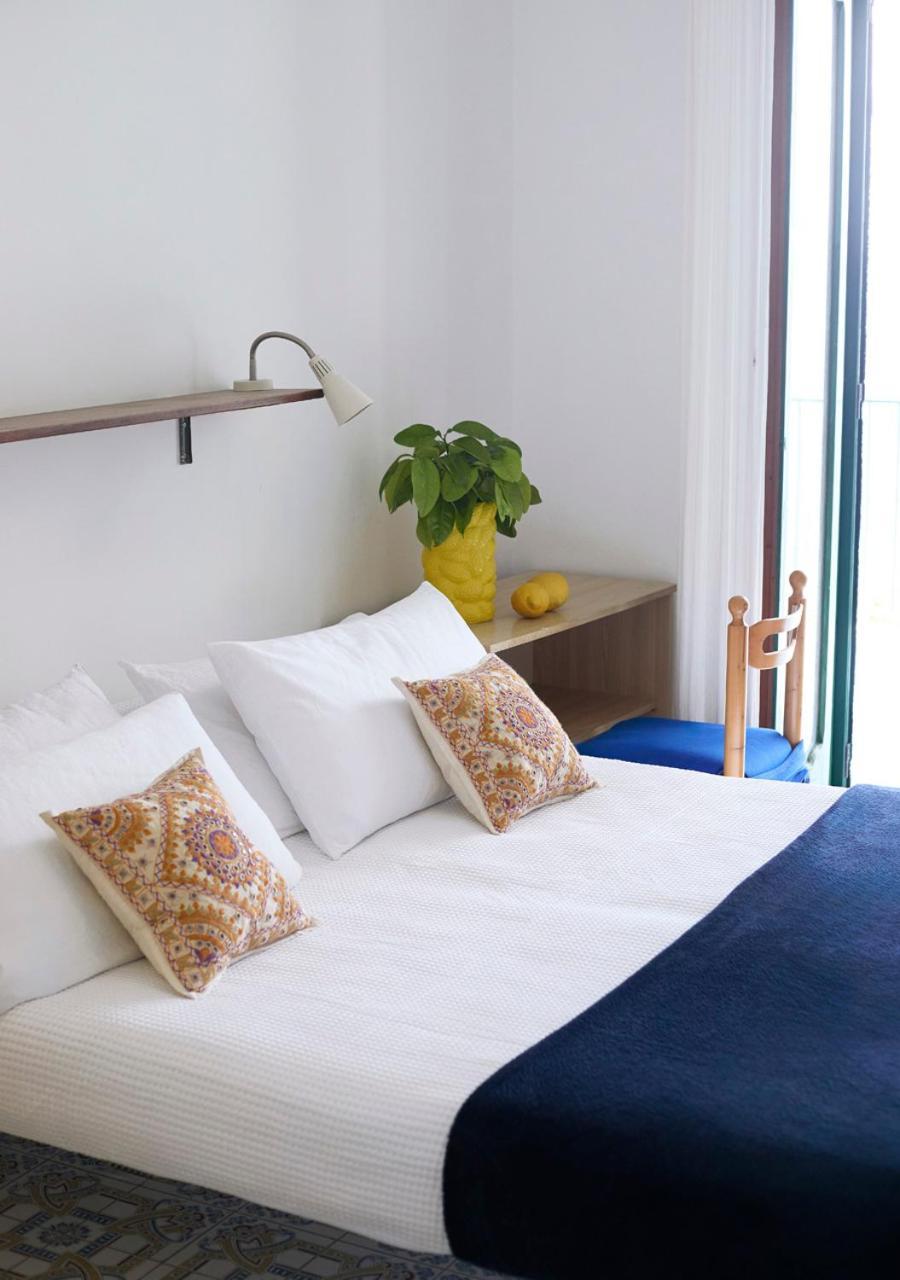 Casa Intiso - Two Double Bedroom Apartment Positano Bagian luar foto