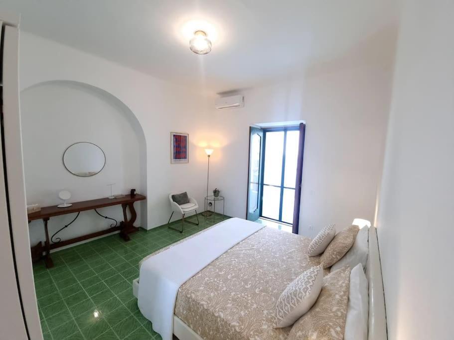 Casa Intiso - Two Double Bedroom Apartment Positano Bagian luar foto