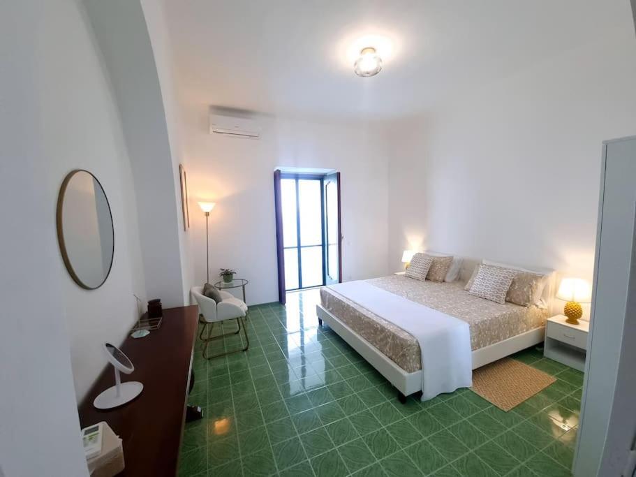 Casa Intiso - Two Double Bedroom Apartment Positano Bagian luar foto