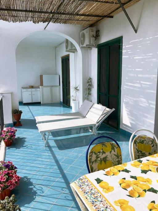 Casa Intiso - Two Double Bedroom Apartment Positano Bagian luar foto