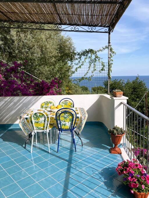 Casa Intiso - Two Double Bedroom Apartment Positano Bagian luar foto